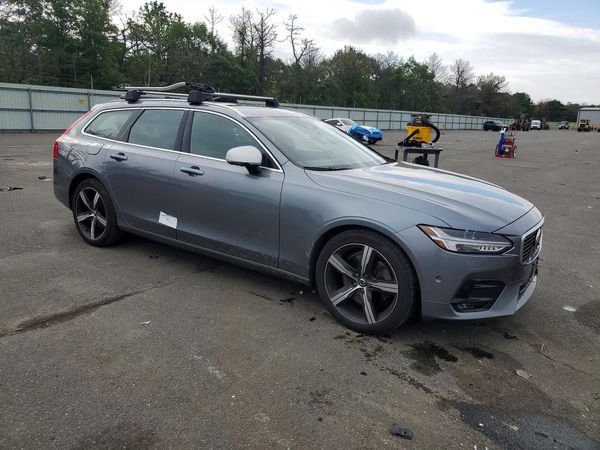 2018 VOLVO V90