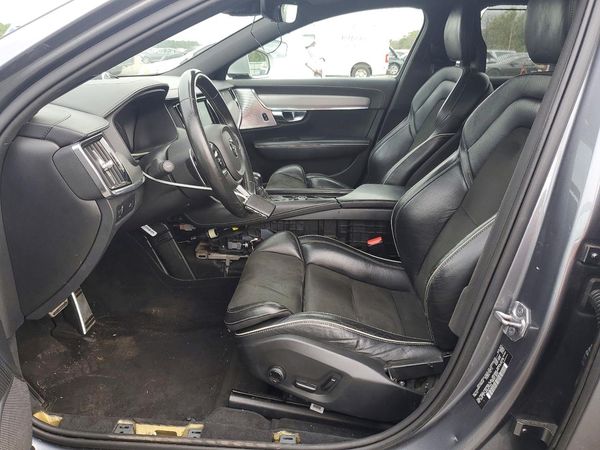 2018 VOLVO V90