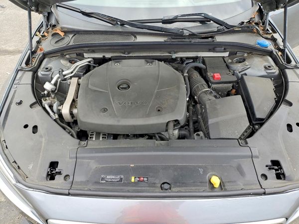 2018 VOLVO V90