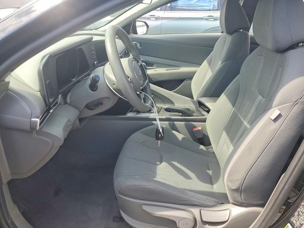 2023 HYUNDAI ELANTRA SE