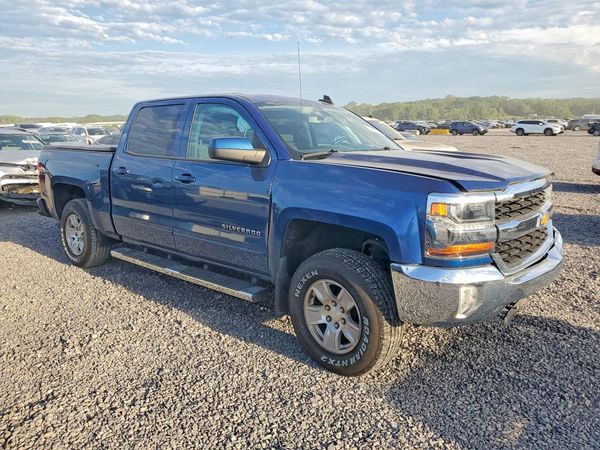 2017 CHEVROLET SILVERADO LT — Passenger 3/4