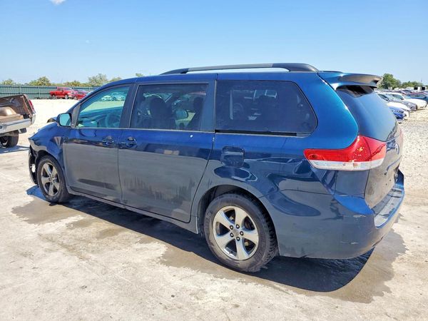 2012 TOYOTA SIENNA