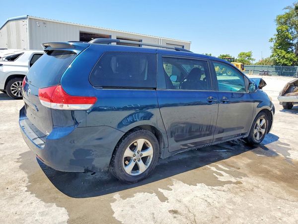 2012 TOYOTA SIENNA