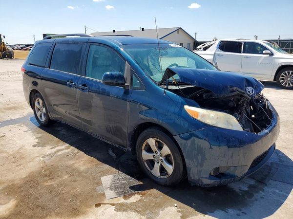2012 TOYOTA SIENNA