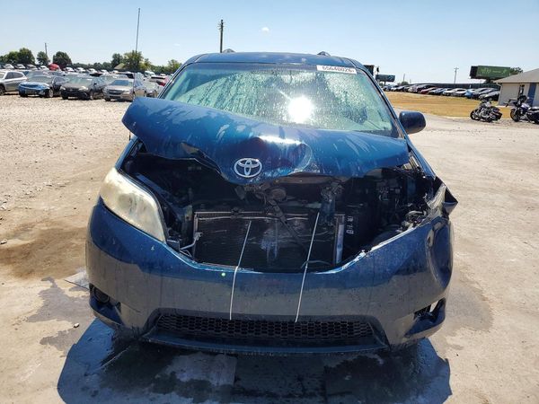 2012 TOYOTA SIENNA