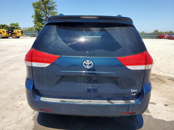 2012 TOYOTA SIENNA