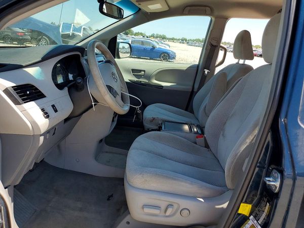 2012 TOYOTA SIENNA