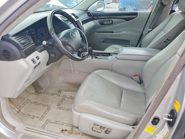 2012 LEXUS LS — DENT