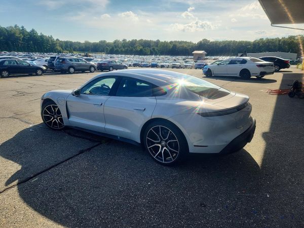2022 PORSCHE TAYCAN