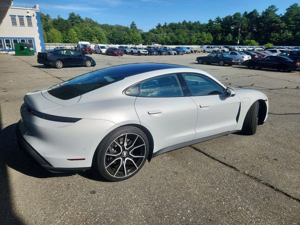 2022 PORSCHE TAYCAN