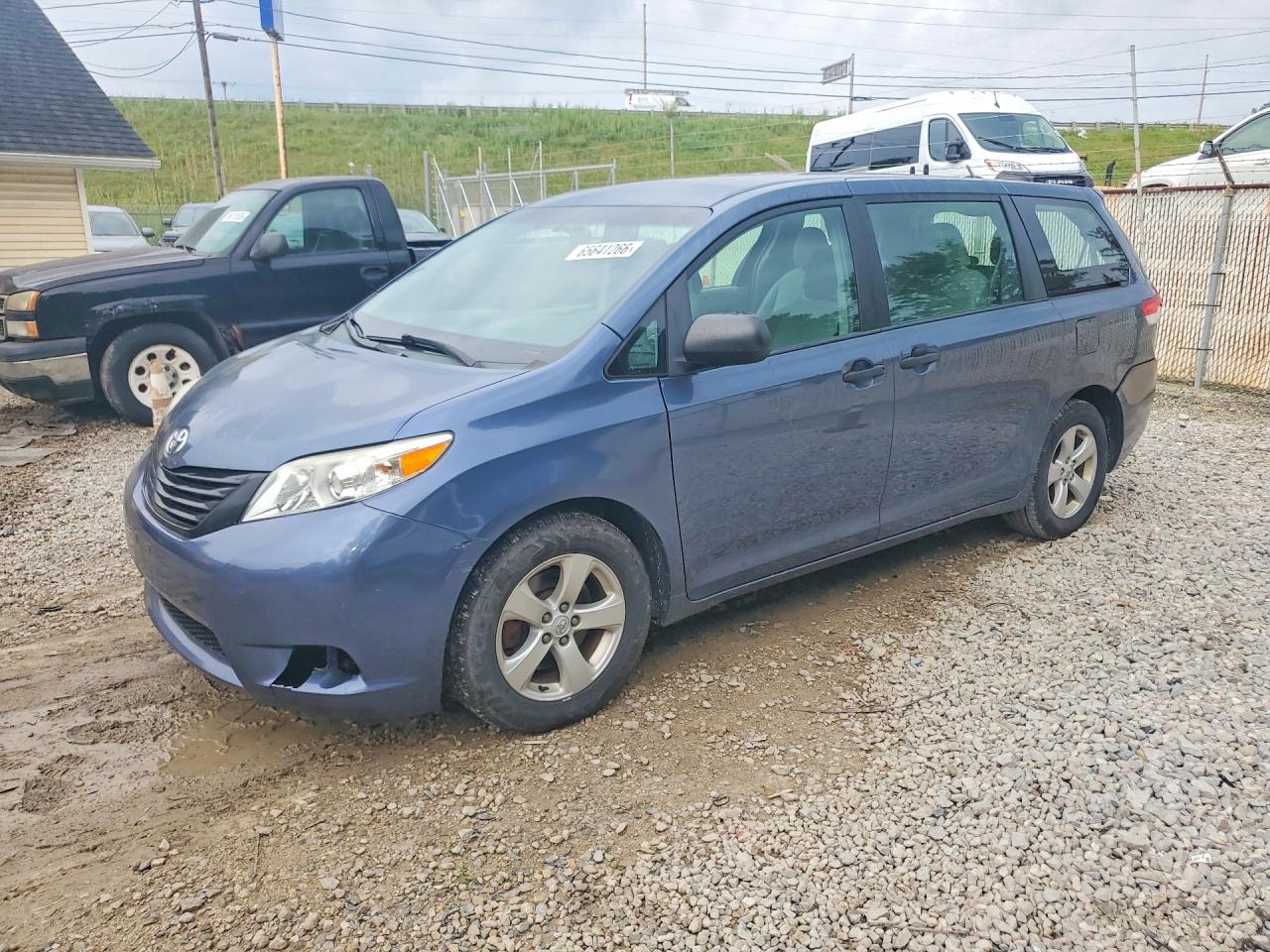 2014 TOYOTA SIENNA