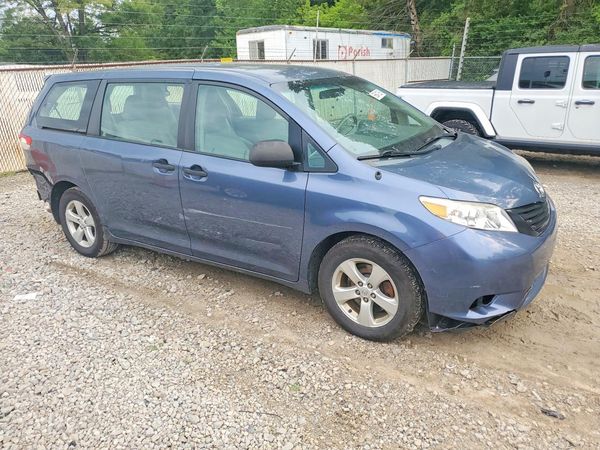 2014 TOYOTA SIENNA