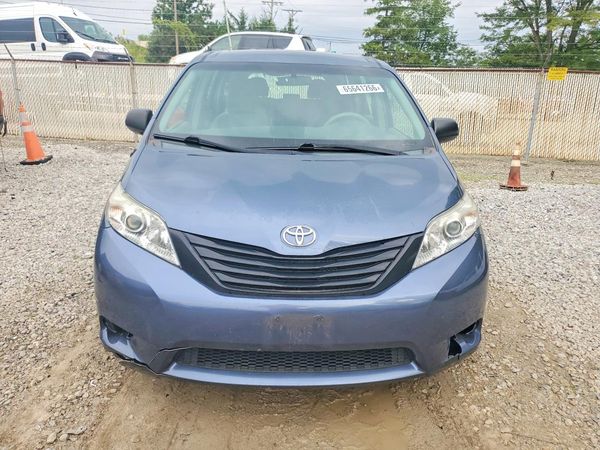2014 TOYOTA SIENNA