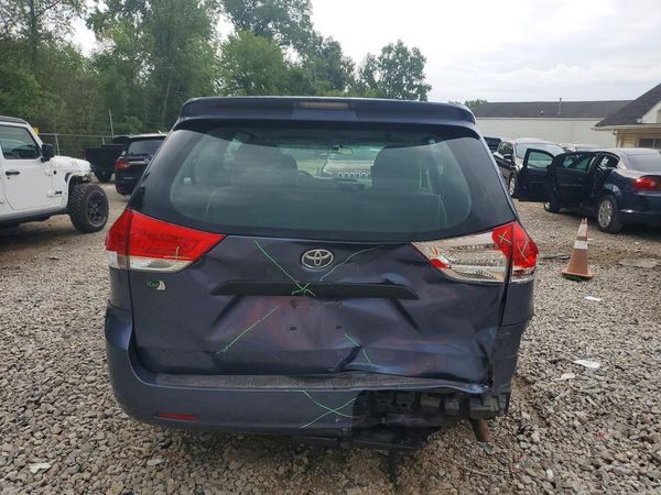 2014 TOYOTA SIENNA