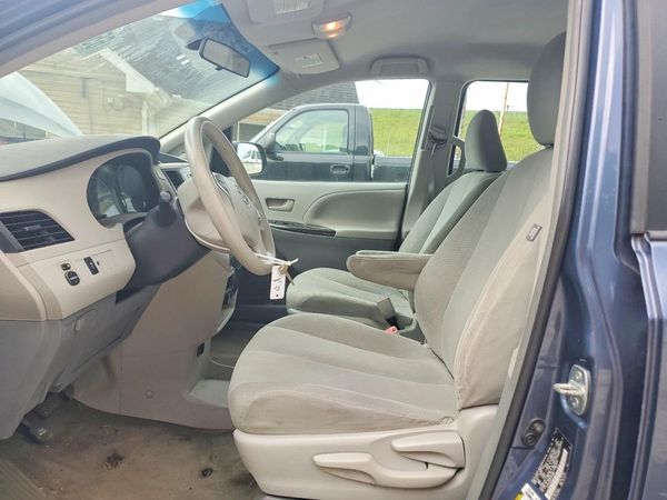 2014 TOYOTA SIENNA