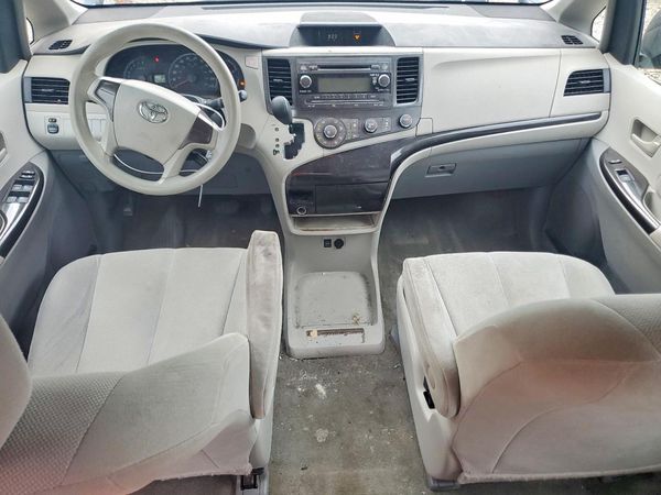 2014 TOYOTA SIENNA