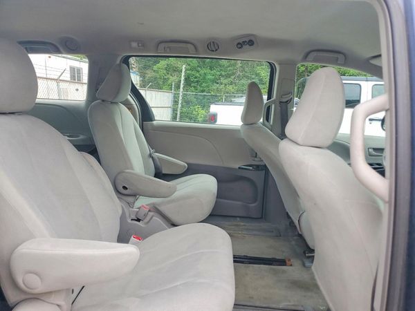 2014 TOYOTA SIENNA