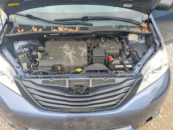 2014 TOYOTA SIENNA