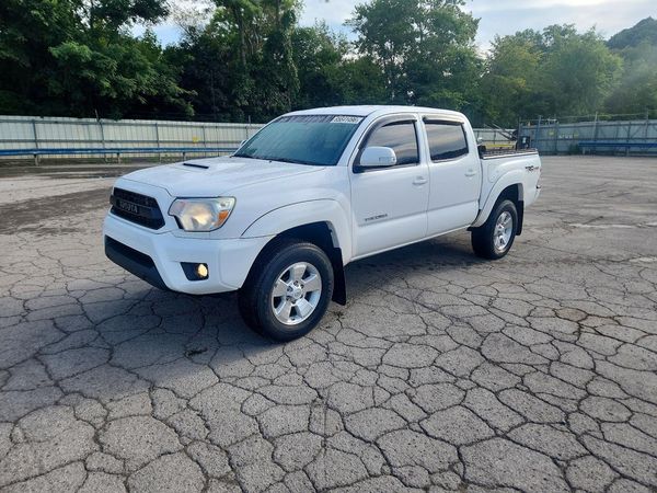 2015 TOYOTA TACOMA Delux Grade