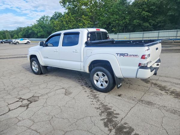 2015 TOYOTA TACOMA Delux Grade
