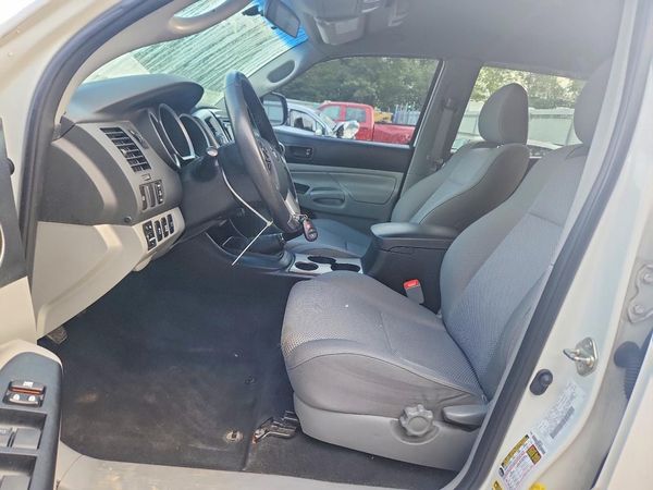 2015 TOYOTA TACOMA Delux Grade