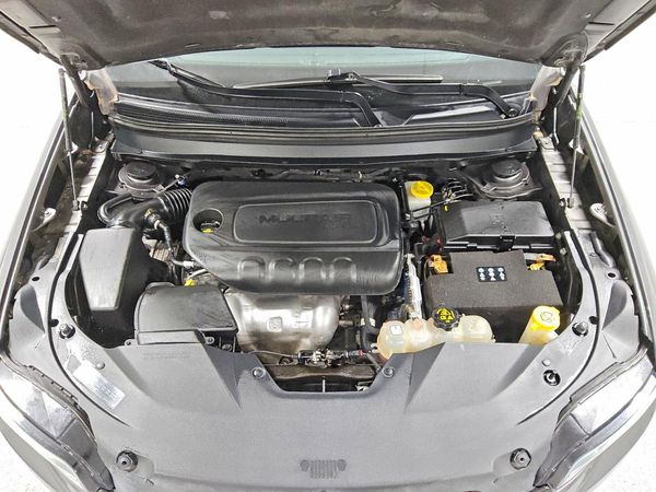 2019 JEEP CHEROKEE LATITUDE PLUS FWD — Engine bay