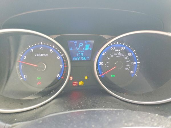 2015 HYUNDAI TUCSON GL (Middle-Low)