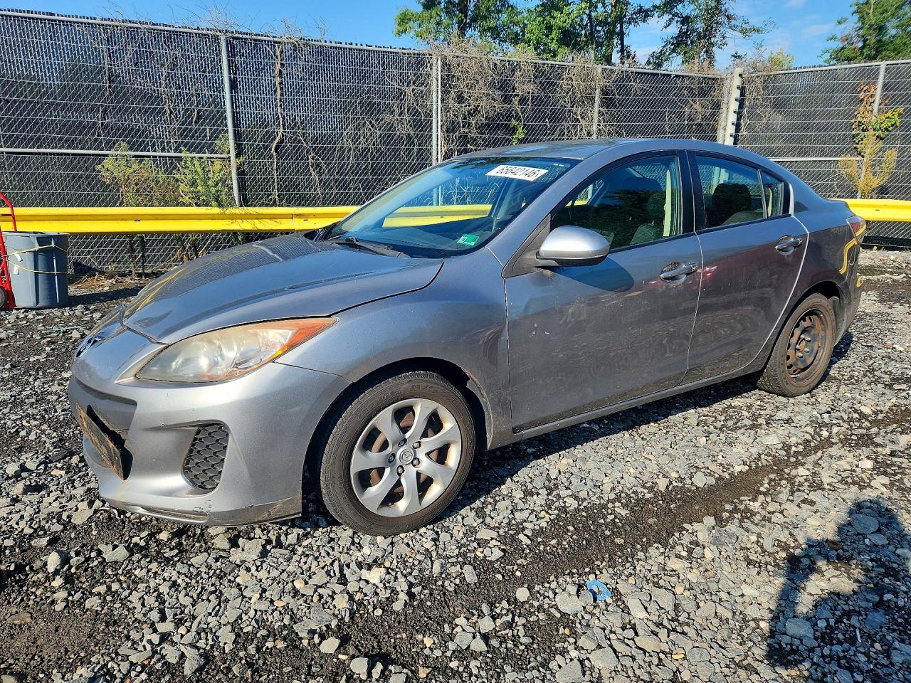 2013 MAZDA 3 SV/Base
