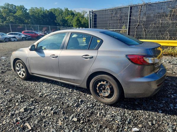2013 MAZDA 3 SV/Base