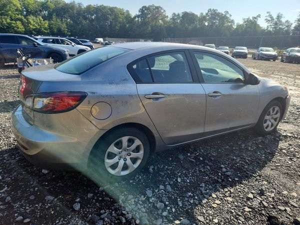 2013 MAZDA 3 SV/Base