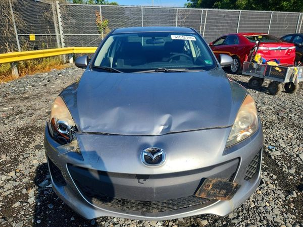 2013 MAZDA 3 SV/Base