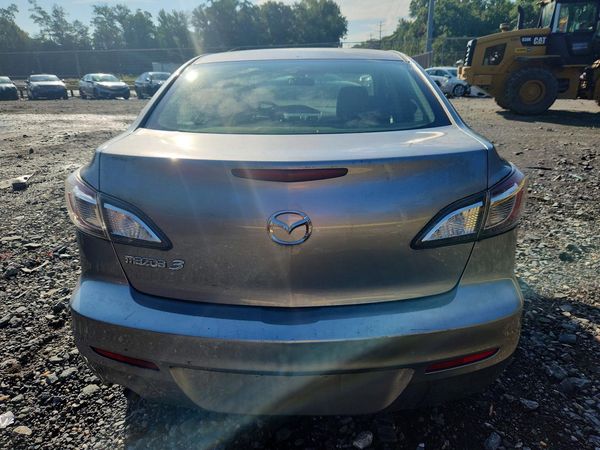 2013 MAZDA 3 SV/Base