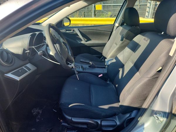 2013 MAZDA 3 SV/Base