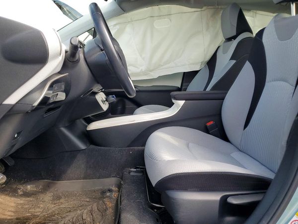 2016 TOYOTA PRIUS — DENT