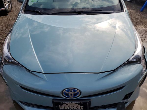 2016 TOYOTA PRIUS — Engine bay