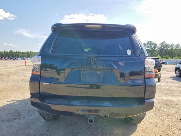 2022 TOYOTA 4RUNNER SR5
