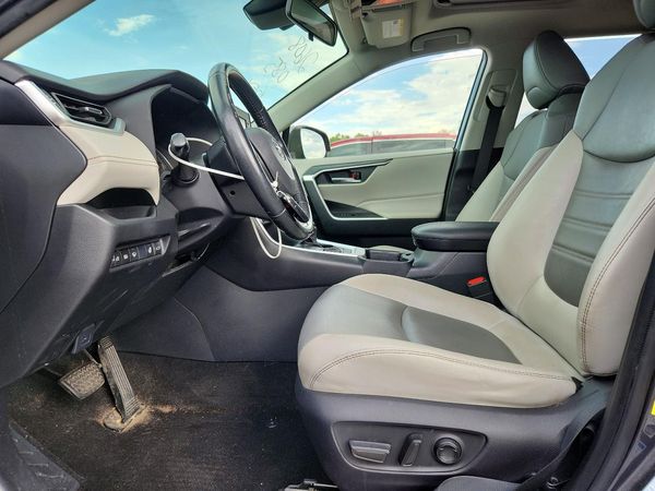 2019 TOYOTA RAV4 XLE Premium