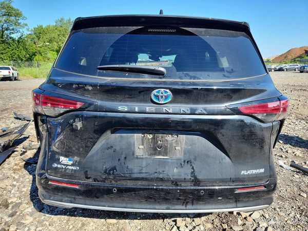 2025 TOYOTA SIENNA