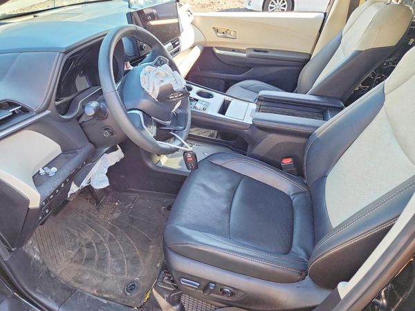 2025 TOYOTA SIENNA