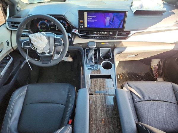2025 TOYOTA SIENNA