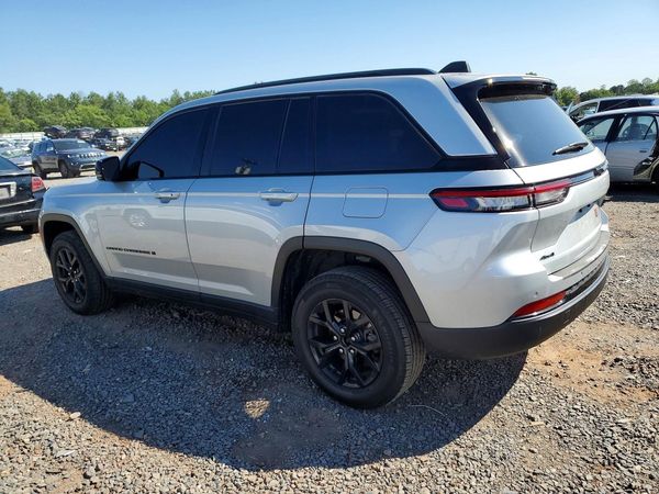 2024 JEEP GRAND CHEROKEE Laredo
