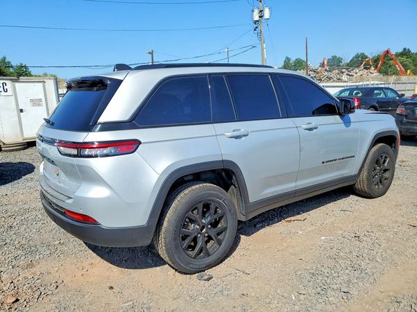 2024 JEEP GRAND CHEROKEE Laredo