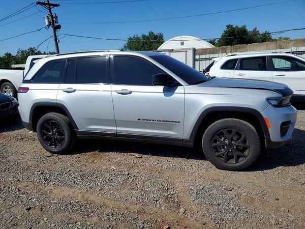 2024 JEEP GRAND CHEROKEE Laredo