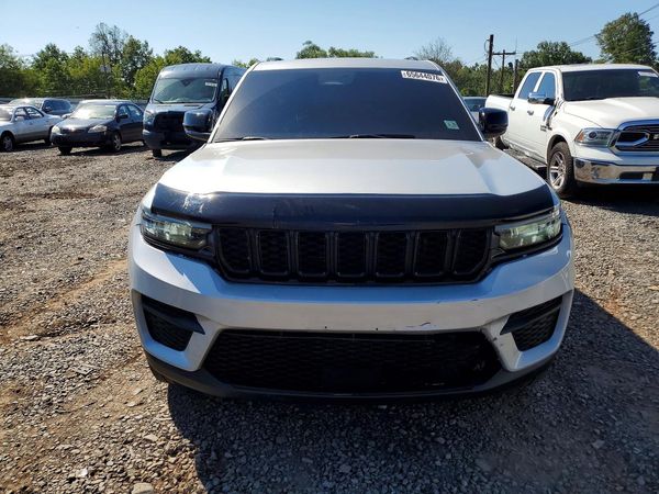 2024 JEEP GRAND CHEROKEE Laredo