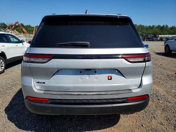 2024 JEEP GRAND CHEROKEE Laredo