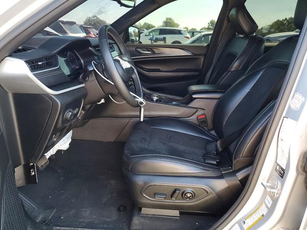 2024 JEEP GRAND CHEROKEE Laredo