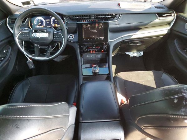 2024 JEEP GRAND CHEROKEE Laredo
