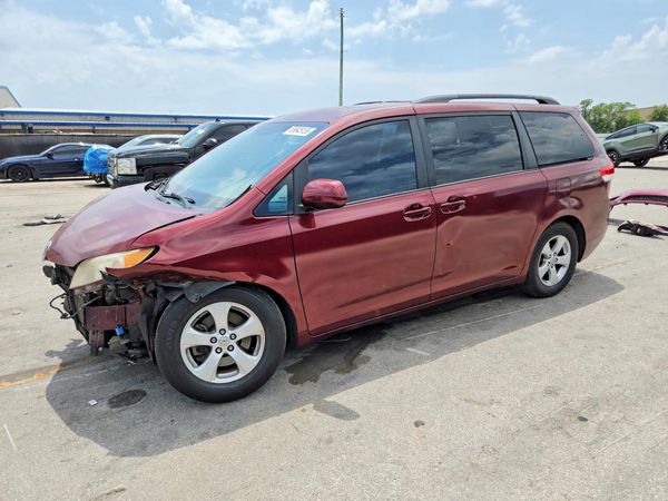 2014 TOYOTA SIENNA