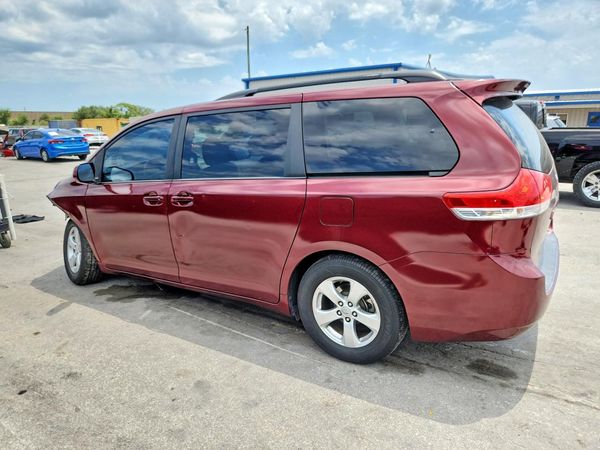 2014 TOYOTA SIENNA