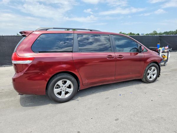 2014 TOYOTA SIENNA